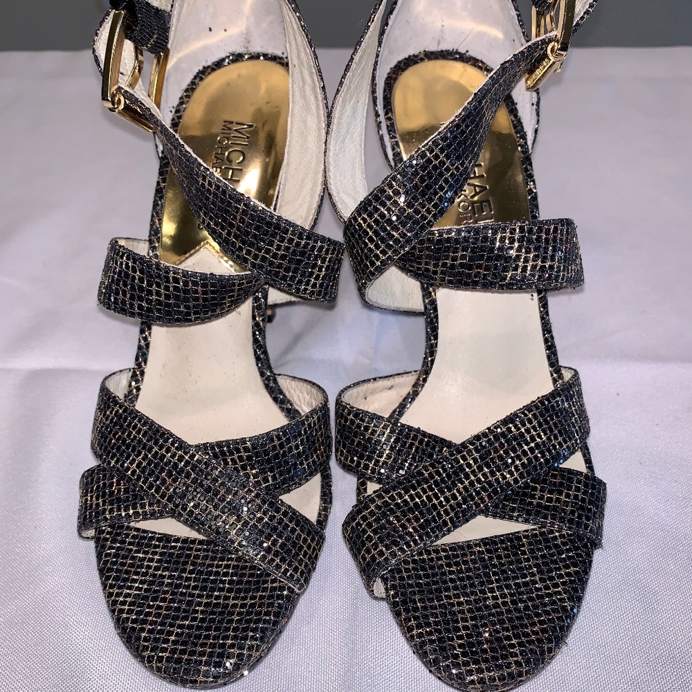 Petite Woman's Michael Kors (MK) dress heel shoes